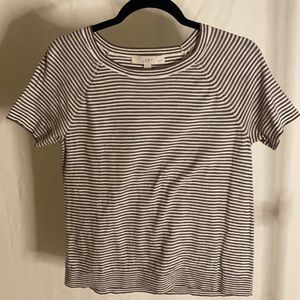 Short sleeve sweater top. Size SP.